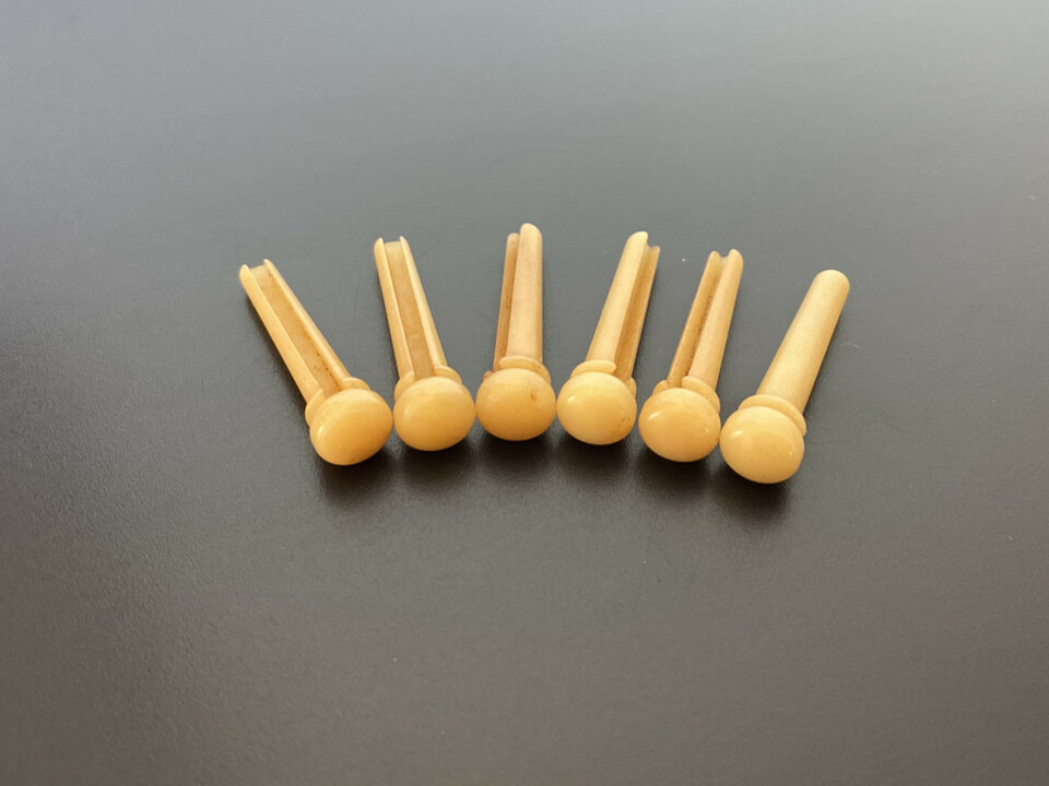 Pins de guitarra folk de hueso de camello envejecido