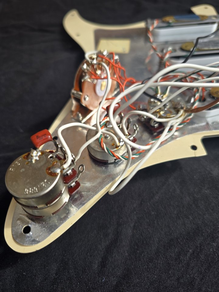 Golpeador completo Fender Stratocaster Plus Deluxe años 90, USA Lace Sensor