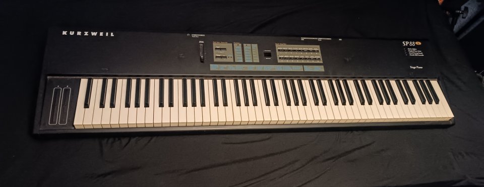 Piano Kurzweil sp88x de escenario