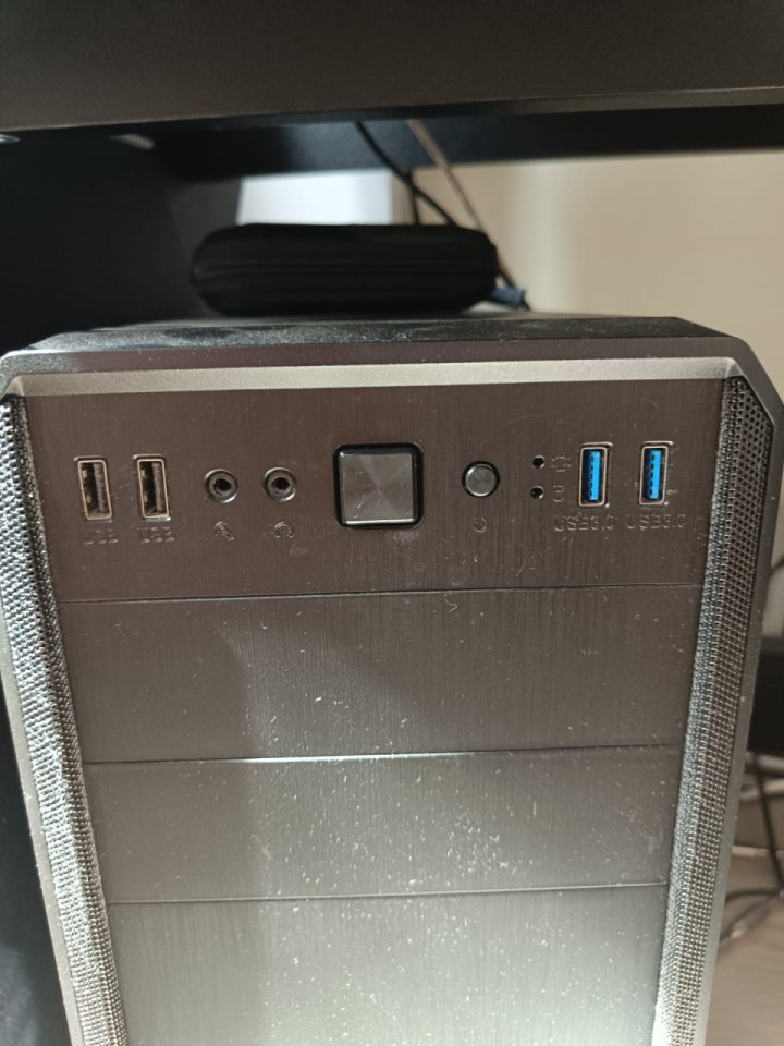 Ordenador Intel 10900K 64GB Ram Rx580 8Gb de segunda mano · Foto 4 de 10 · Madrid · 850 €