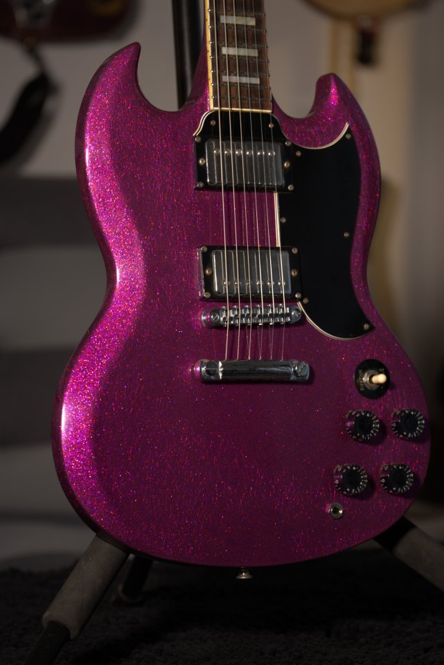 Greco SG-600 de 1976 repintada en nitro sparkle fucsia horteramolón de segunda mano · Foto 1 de 9 · Madrid · 1200 €