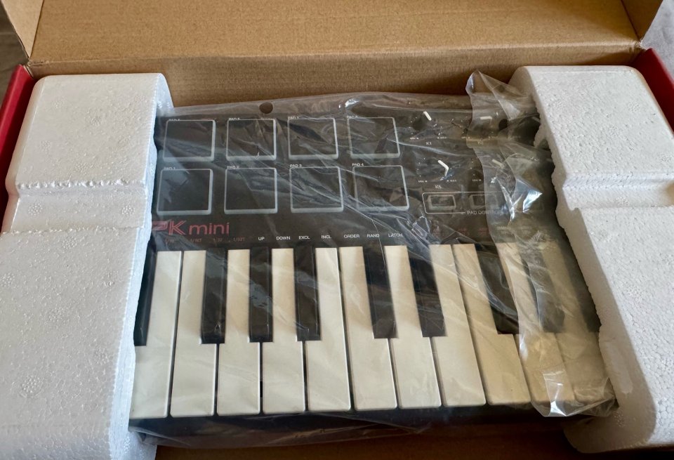 Teclado akai mpk mini de segunda mano · Foto 3 de 3 · Valladolid · 50 €