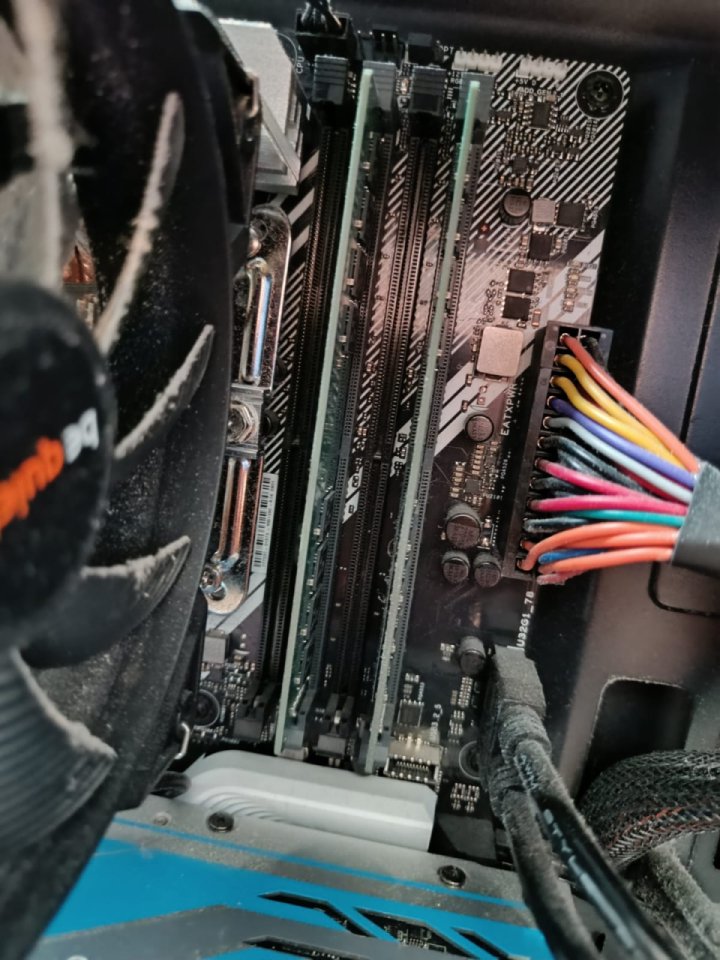 Ordenador Intel 10900K 64GB Ram Rx580 8Gb de segunda mano · Foto 6 de 10 · Madrid · 850 €