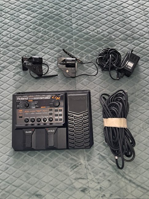 Pedalera Roland GR20 y accesorios