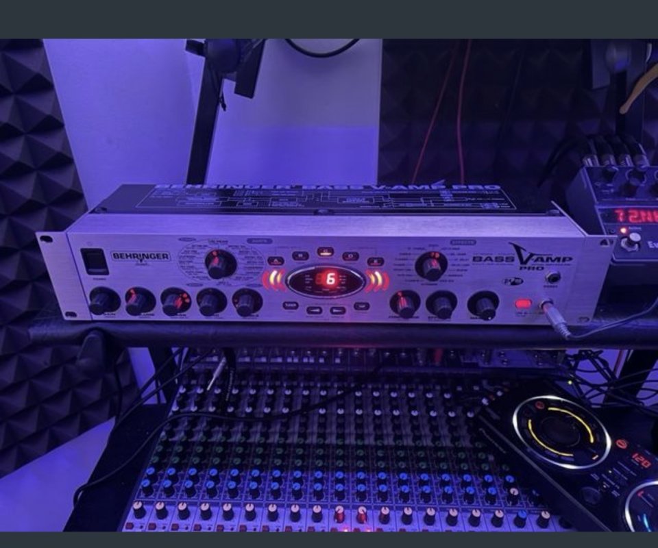 Behringer Bass Vamp Pro (NUEVO) env incl