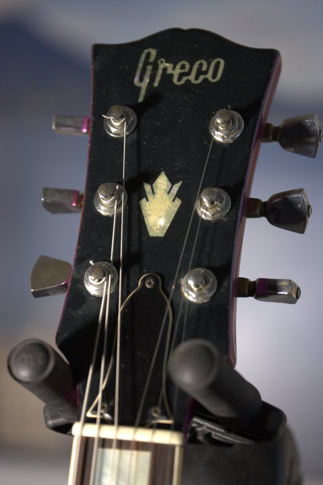 Greco SG-600 de 1976 repintada en nitro sparkle fucsia horteramolón de segunda mano · Foto 4 de 9 · Madrid · 1200 €
