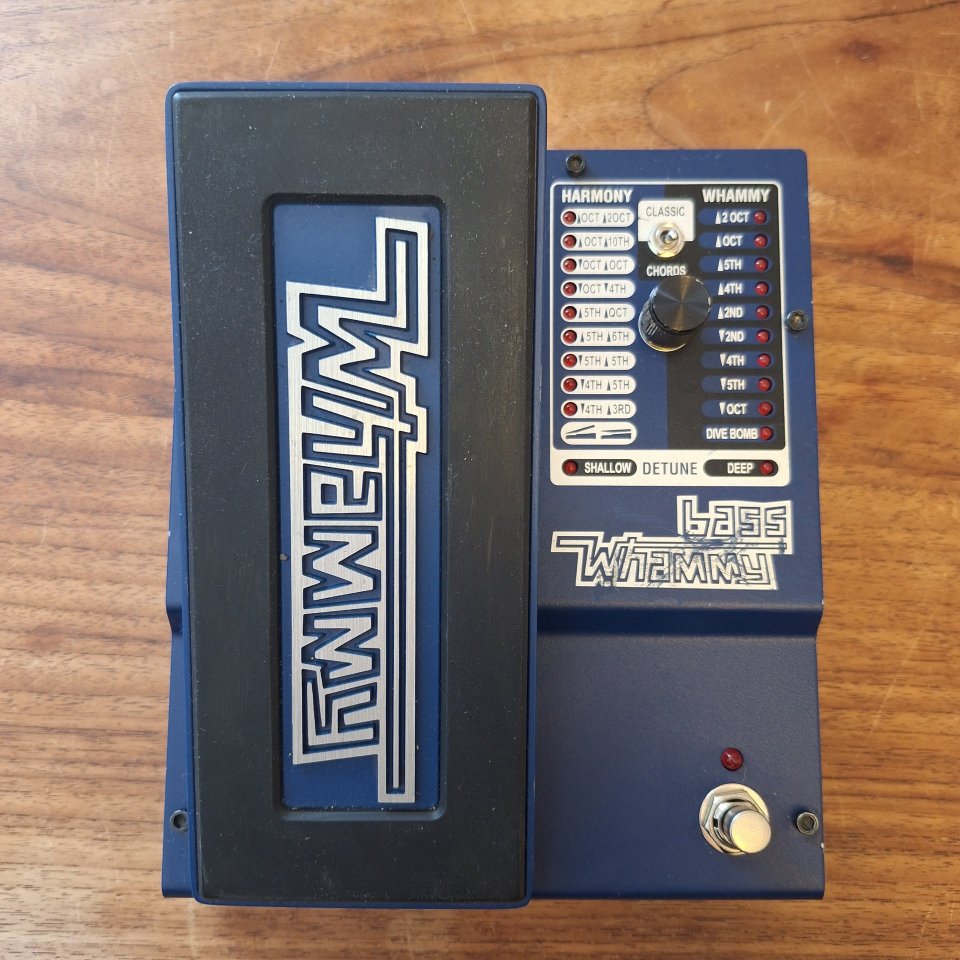 Whammy Bass (lo usaba con guitarra)