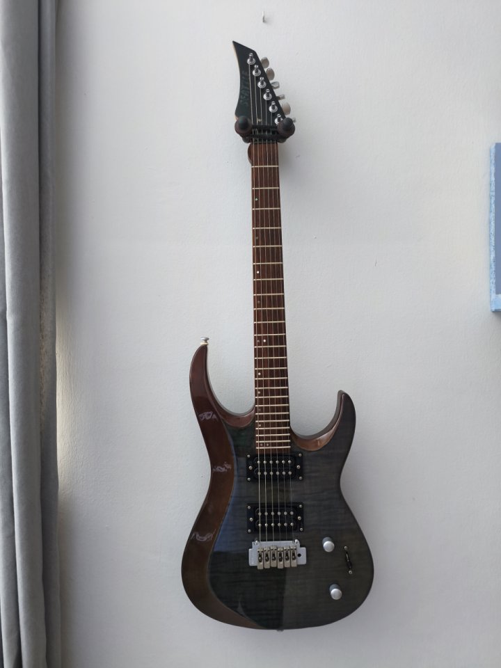 Seattle Superstrat (Korea, 90s/00s) de segunda mano · Foto 1 de 10 · Sevilla · 150 €