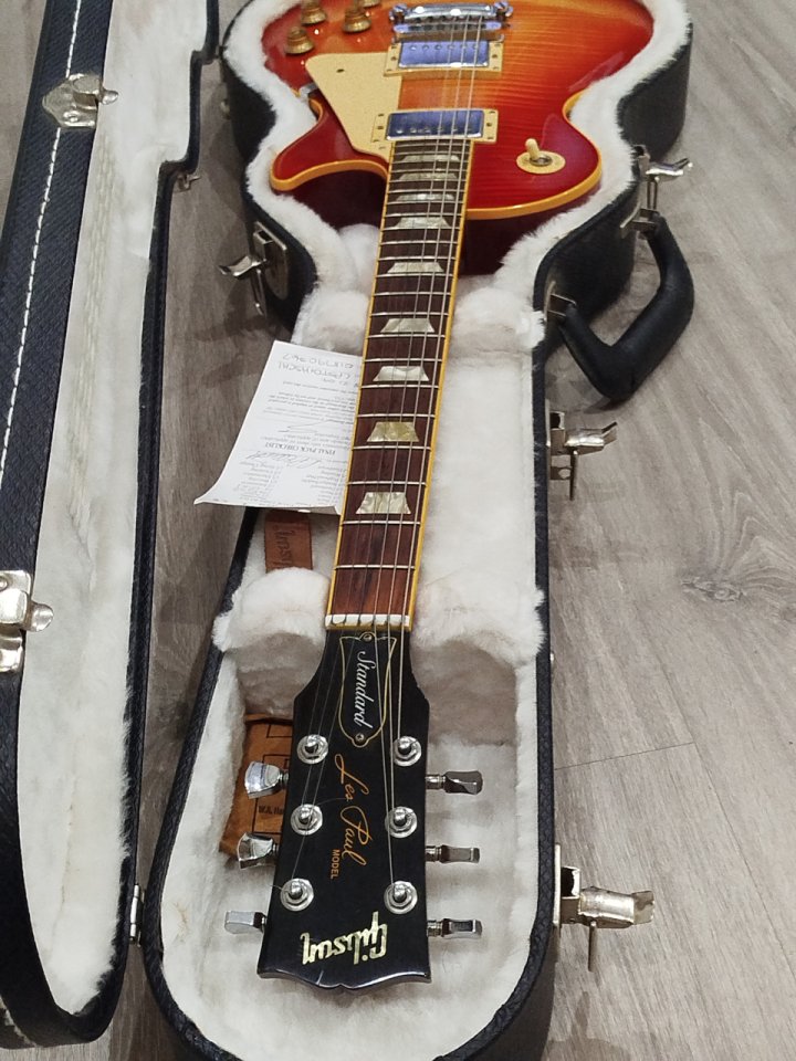 Gibson les paul standard/Gibson sg standard/Ibanez AZ2402 de segunda mano · Foto 4 de 8 · A Coruña · 3500 €