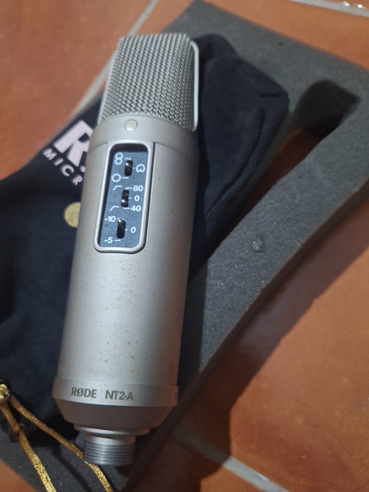 Micrófono de condensador Rode NT2A de segunda mano · Foto 1 de 2 · Granada · 180 €