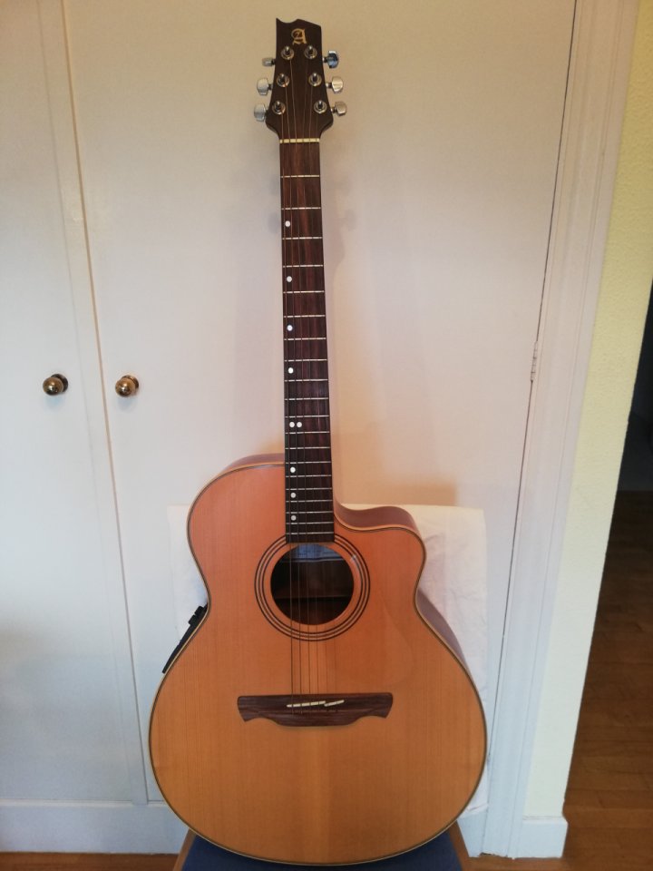 Electro-Acústica Alhambra jumbo cutaway de segunda mano · Foto 1 de 10 · Bizkaia · 585 €
