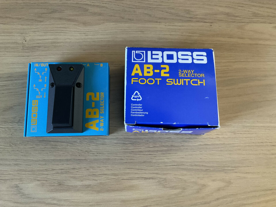 Vendo pedales y estuche