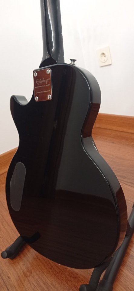 Guitarra eléctrica Epiphone Les Paul de segunda mano · Foto 8 de 8 · Cuenca · 130 €