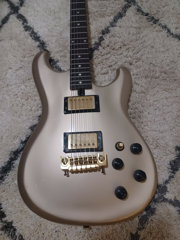 Ibanez Roadstar II RS1400 de 1983 MIJ