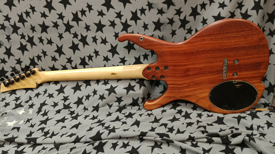 CUERPO guitarra WEISSE HÜGEL KORALLE + extras .