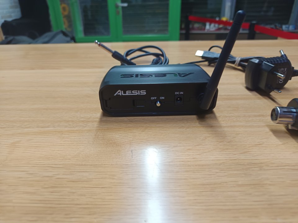 Sistema inalámbrico Alesis MicLink para micrófonos.