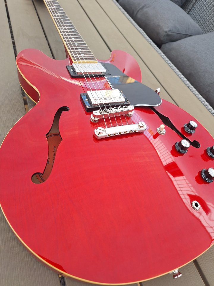 Epiphone ES-335 IBG (Mejoras Top: Seth Lover + Kit Faber completo) + Funda de segunda mano · Foto 3 de 10 · Illes Balears · 800 €