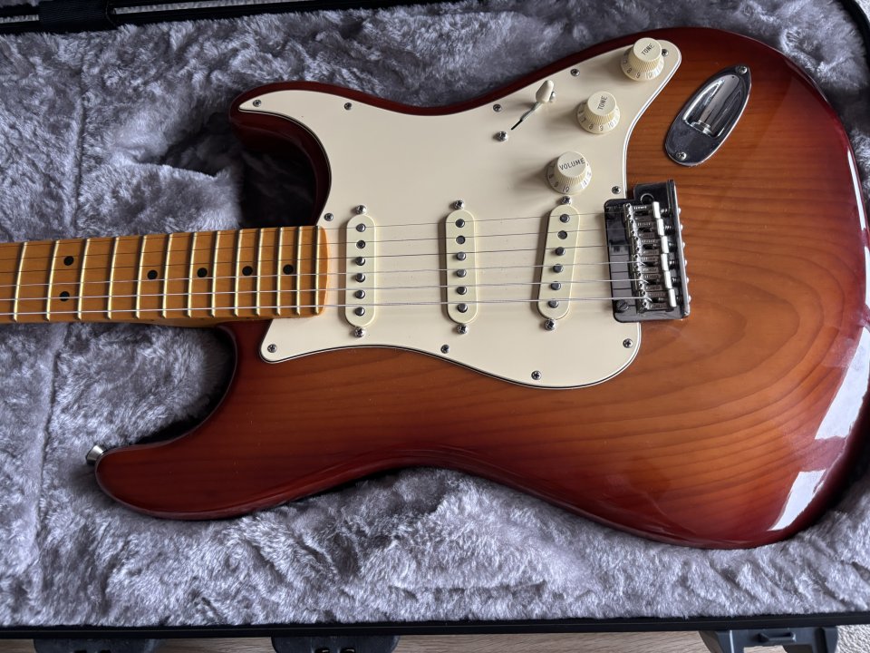 Fender Stratocaster American Pro II de segunda mano · Foto 1 de 9 · Cantabria · 1500 €