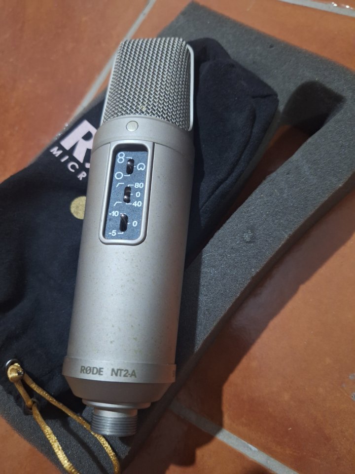 Micrófono de condensador Rode NT2A de segunda mano · Foto 2 de 2 · Granada · 180 €