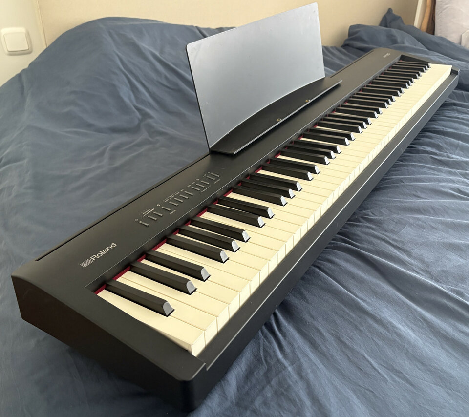 Roland FP30 (piano de escenario)