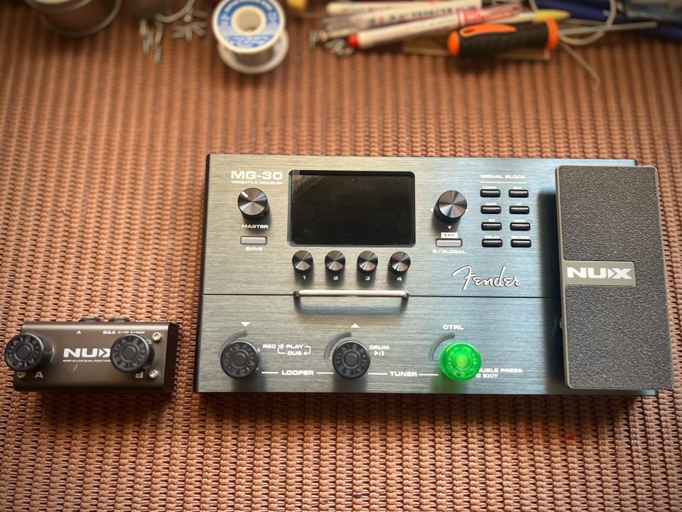 Pedalera NUX MG-30 de segunda mano · Foto 1 de 10 · Badajoz · 200 €