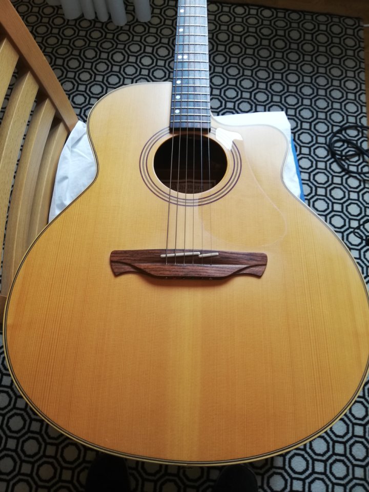 Electro-Acústica Alhambra jumbo cutaway de segunda mano · Foto 3 de 10 · Bizkaia · 585 €