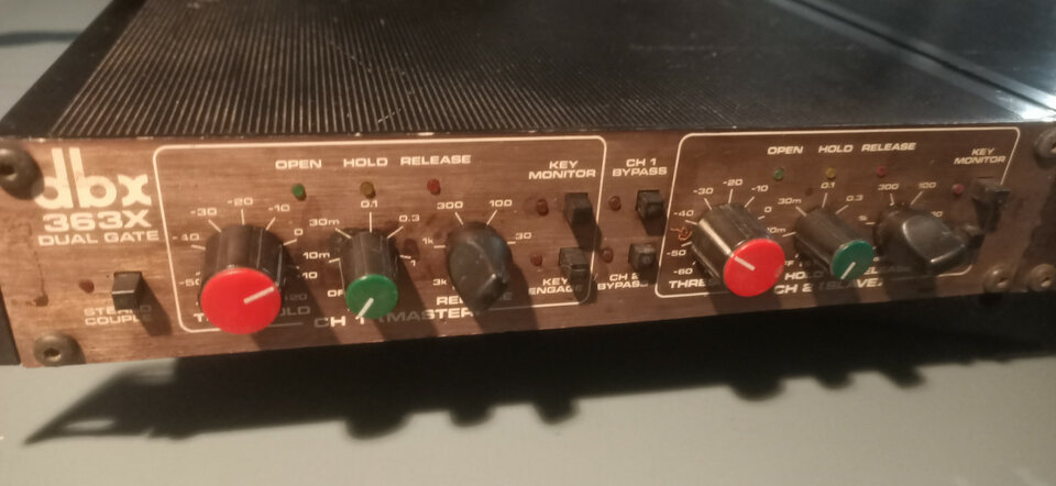 4 Puertas de ruido DBX 363X