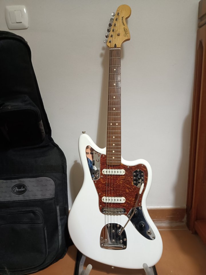 Squier Jaguar VM de segunda mano · Foto 1 de 4 · Asturias · 330 €