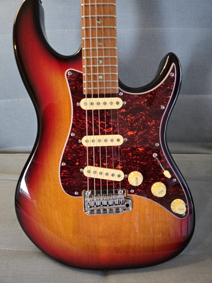 Sire Larry Carlton S7 Sunburst