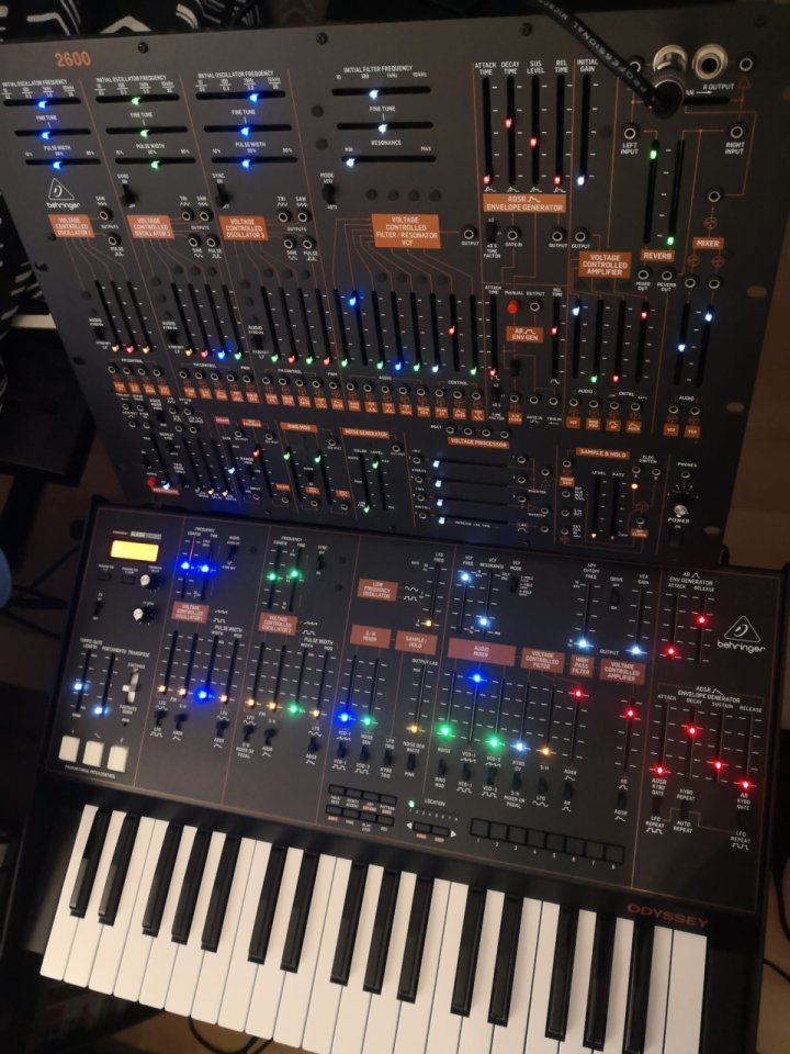 Behringer Odyssey + 2600 de segunda mano · Cádiz · 500 €