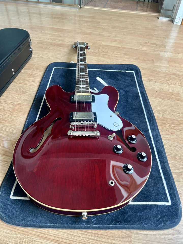 Epiphone Noel Gallagher (Nueva con Estuche) Nueva de segunda mano · Foto 1 de 10 · Valencia