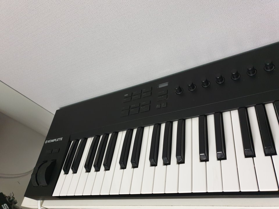 Teclado Komplete A61 de segunda mano · Foto 1 de 7 · Madrid · 98 €