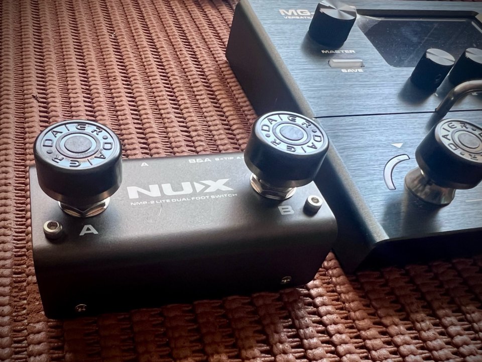 Pedalera NUX MG-30 de segunda mano · Foto 4 de 10 · Badajoz · 200 €