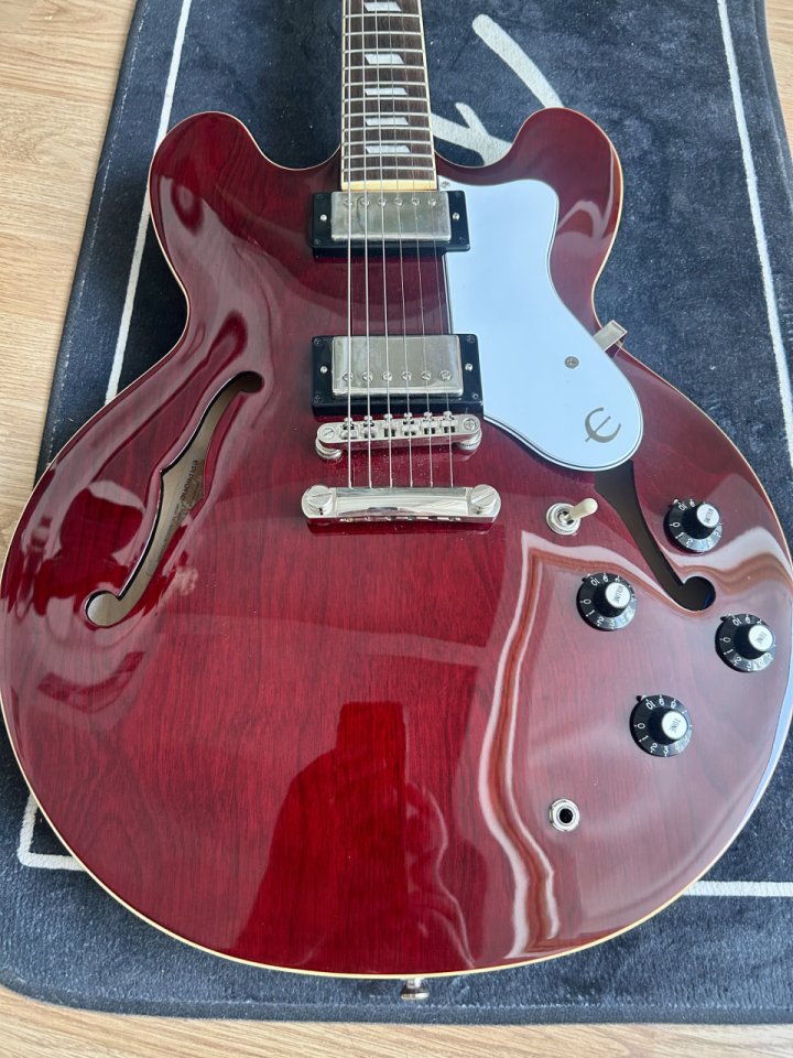 Epiphone Noel Gallagher (Nueva con Estuche) Nueva de segunda mano · Foto 2 de 10 · Valencia