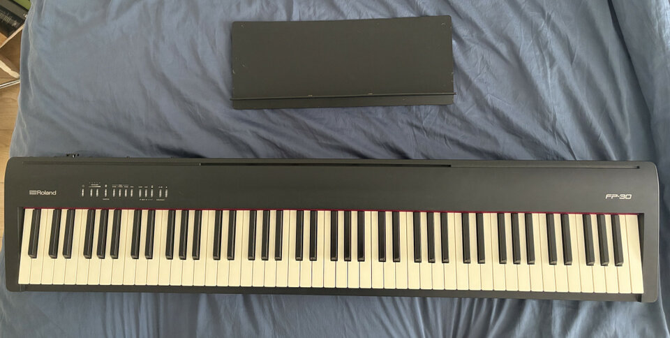 Roland FP30 (piano de escenario)