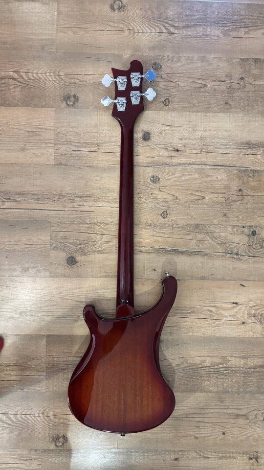 Bajo Career Rickenbacker Corea