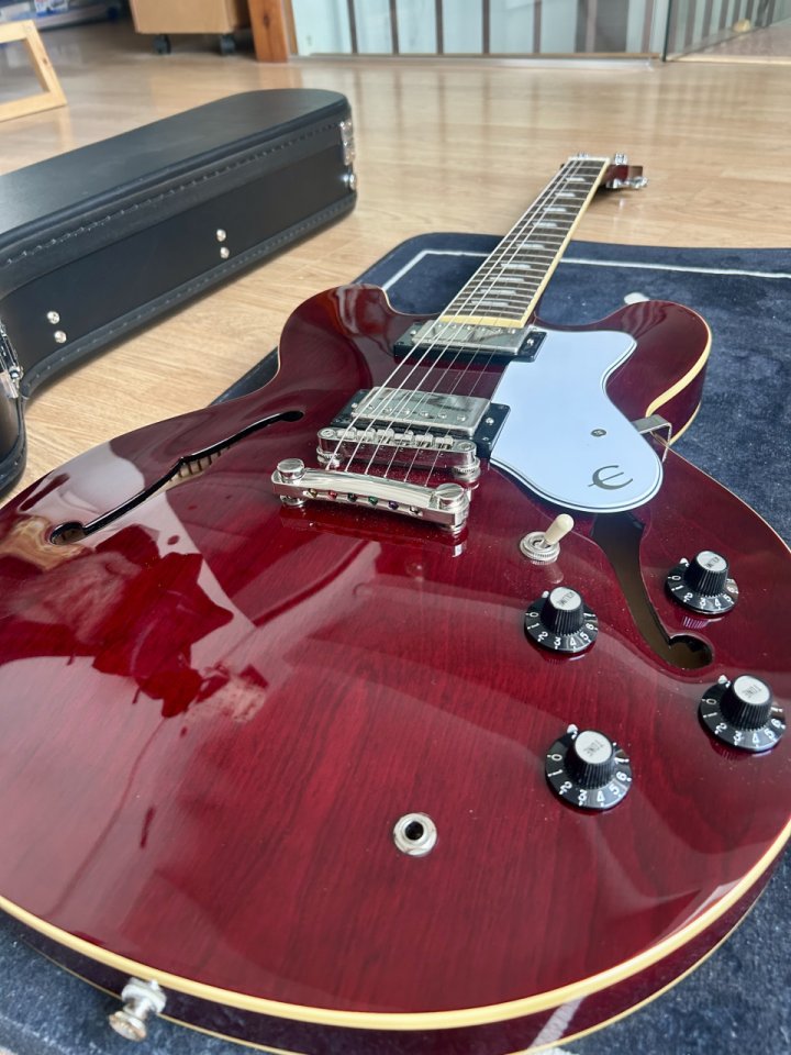 Epiphone Noel Gallagher (Nueva con Estuche) Nueva de segunda mano · Foto 3 de 10 · Valencia