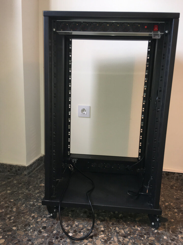 Mueble rack Millenium 18 uds de segunda mano · Foto 3 de 3 · Valencia · 75 €