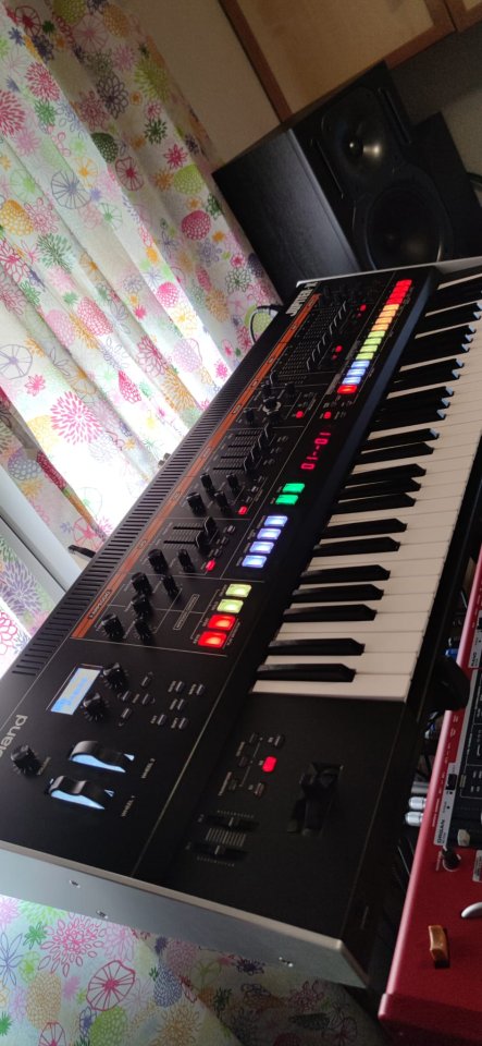Roland Jupiter X + Extras de segunda mano · Foto 3 de 4 · Guadalajara · 1800 €