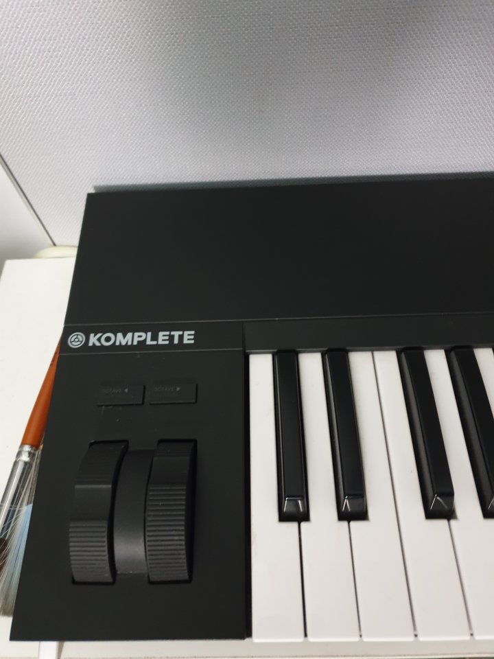 Teclado Komplete A61 de segunda mano · Foto 5 de 7 · Madrid · 98 €