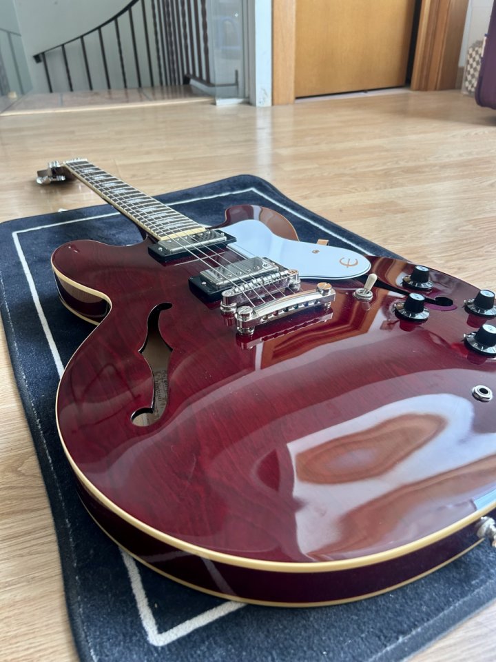 Epiphone Noel Gallagher (Nueva con Estuche) Nueva de segunda mano · Foto 5 de 10 · Valencia