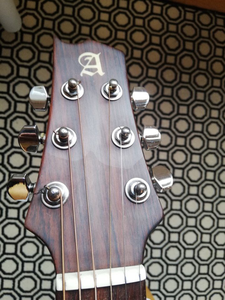 Electro-Acústica Alhambra jumbo cutaway de segunda mano · Foto 9 de 10 · Bizkaia · 585 €