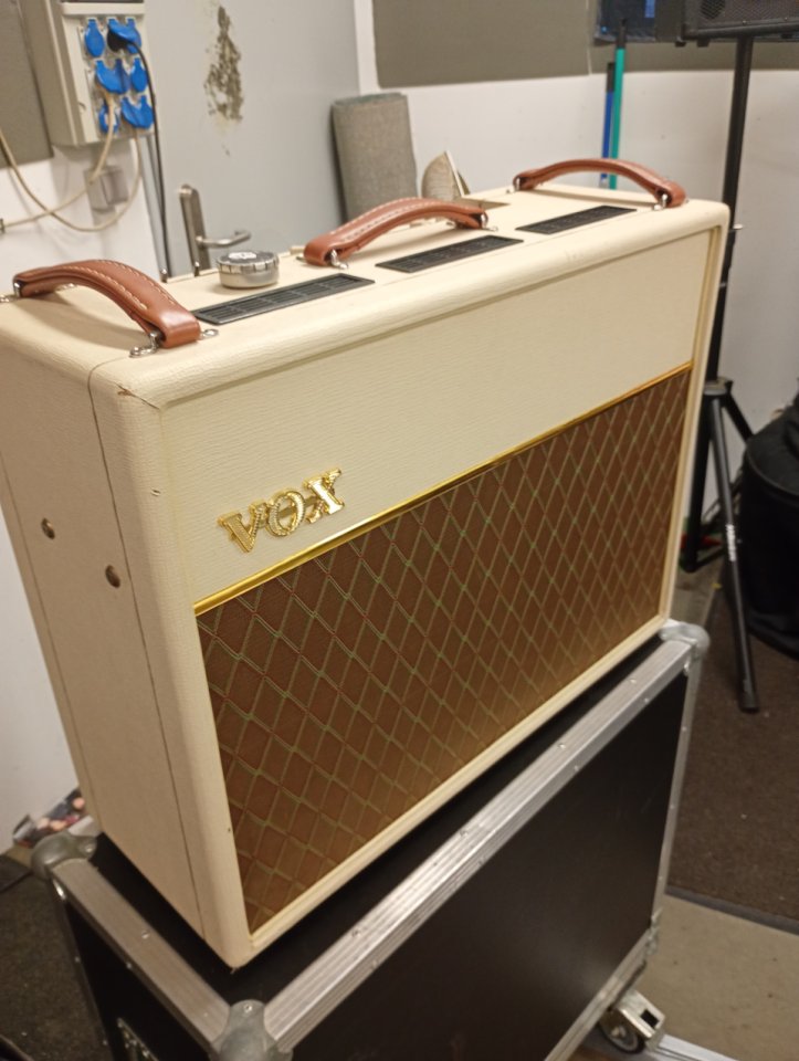 VOX AC30 Heritage HandWired 50th Anniversary Blue Alnico con Flightcase de segunda mano · Foto 3 de 8 · Gipuzkoa · 1200 €
