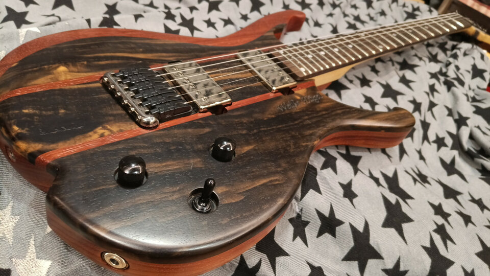 CUERPO guitarra WEISSE HÜGEL KORALLE + extras .