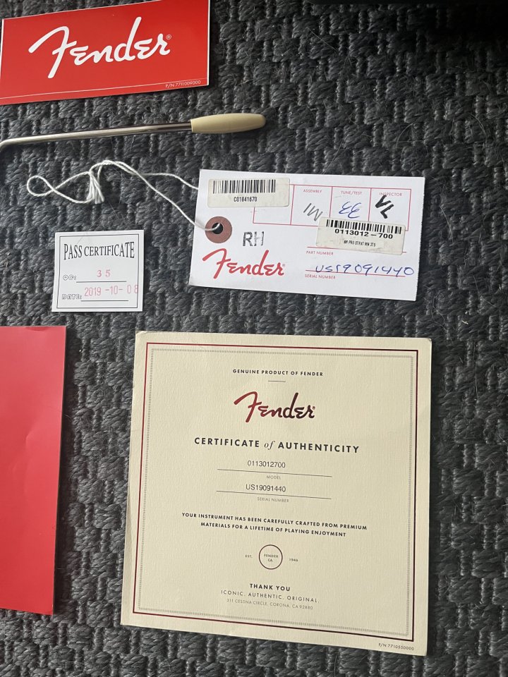 Vendo Fender Stratocaster American Pro de segunda mano · Foto 2 de 10 · Bizkaia · 1300 €