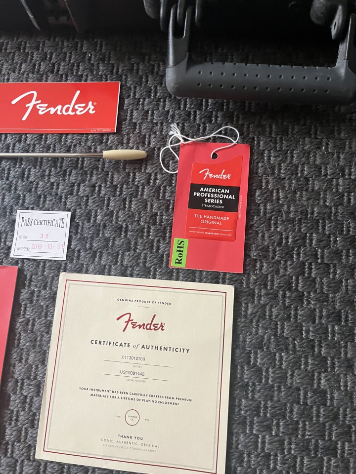 Vendo Fender Stratocaster American Pro de segunda mano · Foto 3 de 10 · Bizkaia · 1300 €