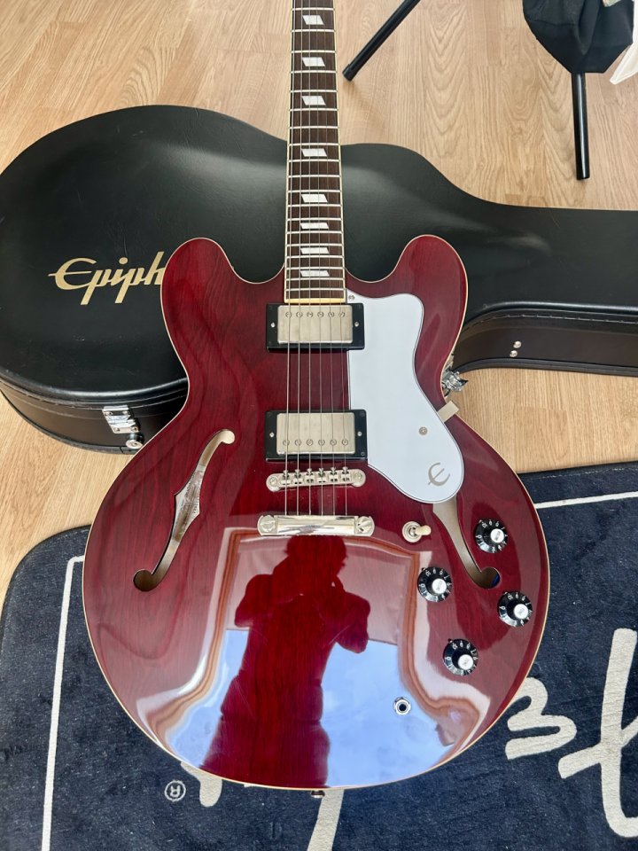 Epiphone Noel Gallagher (Nueva con Estuche) Nueva de segunda mano · Foto 10 de 10 · Valencia