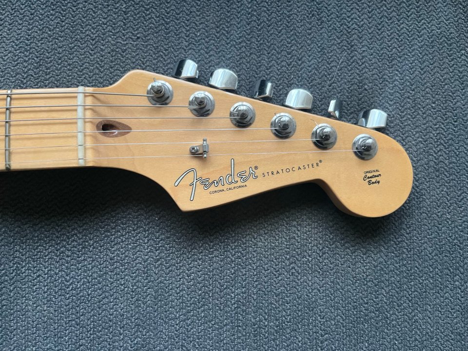 Vendo Fender Stratocaster American Pro de segunda mano · Foto 5 de 10 · Bizkaia · 1300 €