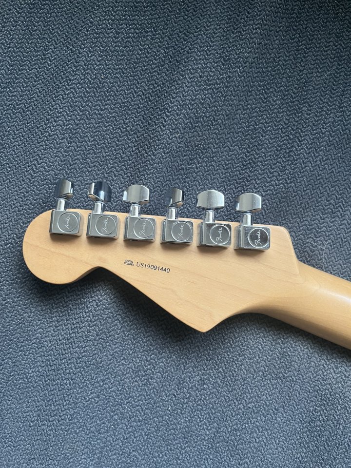 Vendo Fender Stratocaster American Pro de segunda mano · Foto 6 de 10 · Bizkaia · 1300 €