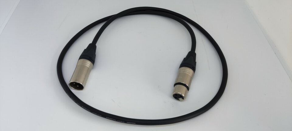 cable micro Mogami 2582 de 1 metro con conectores Neutrik 7 euros c/u